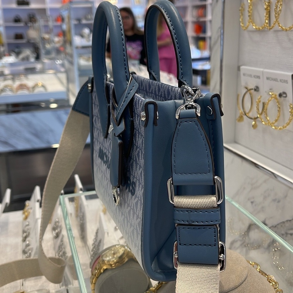 Michael Kors Mirella Extra-Small Ombré Logo Crossbody XBODY Shopper
Denim 
NWT - Picture 12 of 16